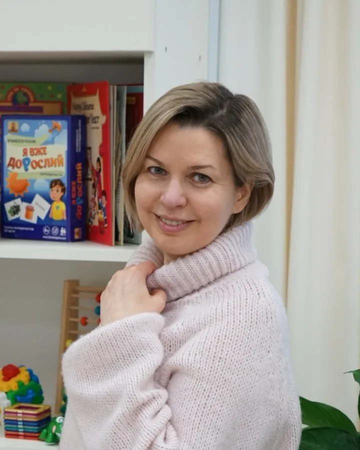 Оксана Лавриненко, логопед вищої категорії, у своєму кабінеті